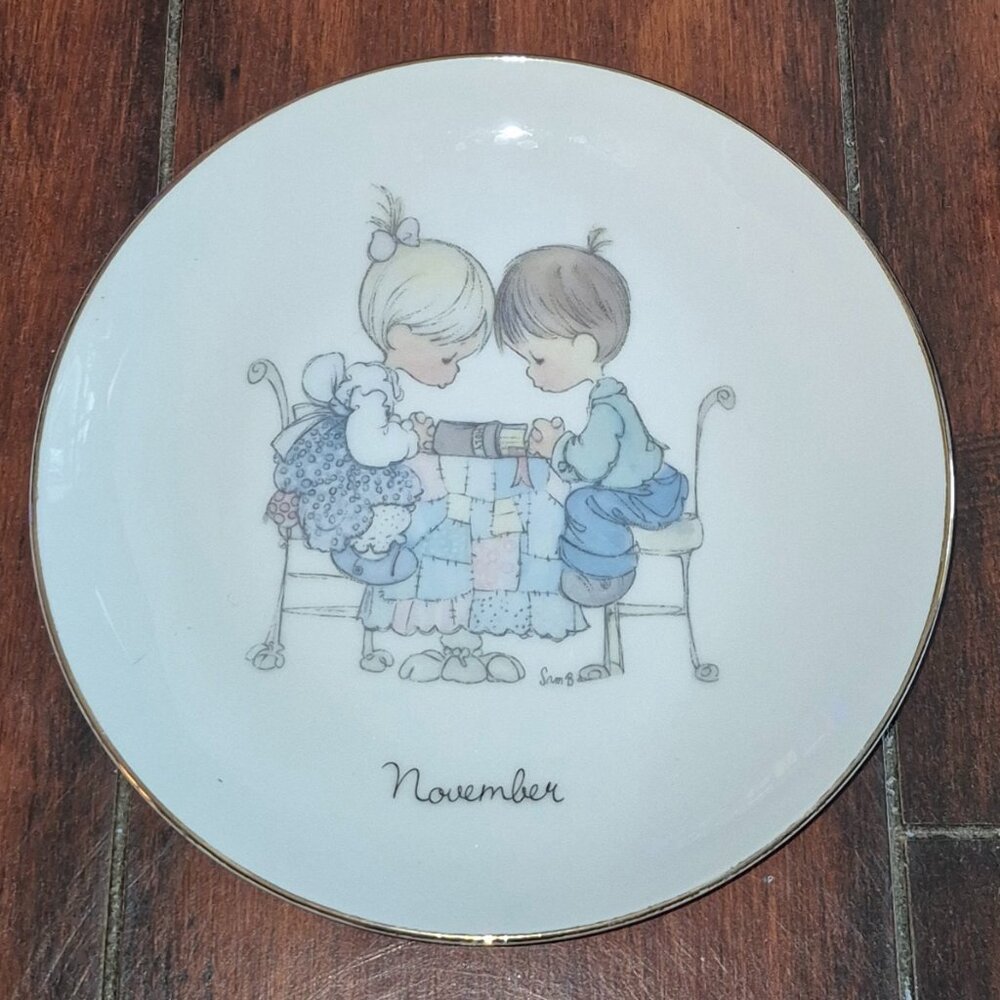 Vintage 1983 Precious Moments November Collector Plate 6 1/4" diameter EC
